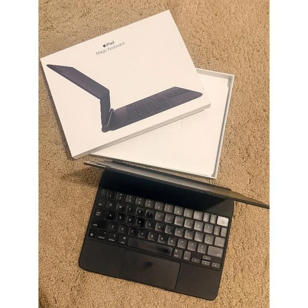 Used Black iPAD MAGIC KEYBOARD